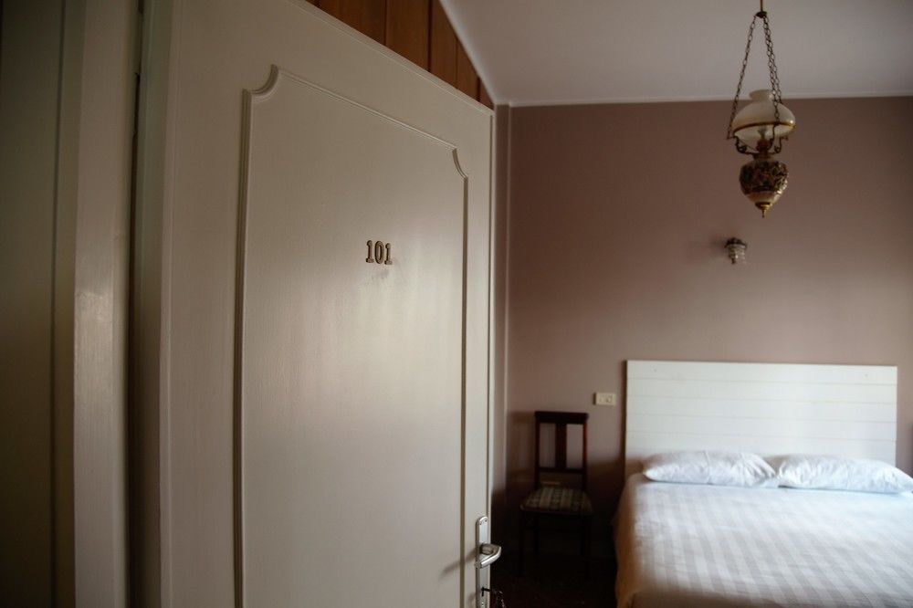 Roma Talenti Breme B&B Buitenkant foto